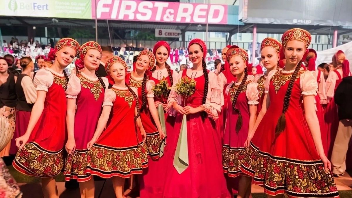 Рубрика НАШИ ПОБЕДИТЕЛИ. АНСАМБЛЬ ТАНЦА «ВЕРЕНИЦА» Детской хореографической школы города Брянска - ЛАУРЕАТ XII Международного фестиваля «Сожскi карагод»! Брянские танцоры ярко заявили о себе на XII Международном фестивале... Рубрика НАШИ ПОБЕДИТЕЛИ. АНСАМБЛЬ ТАНЦА «ВЕРЕНИЦА» Детской хореографической школы города Брянска - ЛАУРЕАТ XII Международного фестиваля «Сожскi карагод»! Брянские танцоры ярко заявили о себе на XII Международном фестивале...