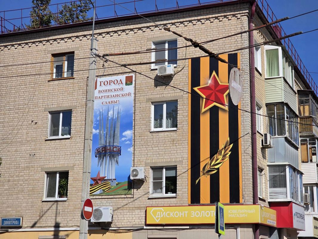 Володарский район украшен ко Дню города с душой