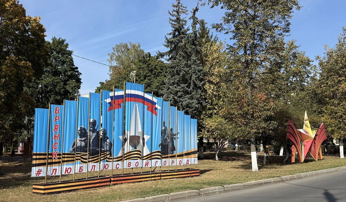 Володарский район украшен ко Дню города с душой Володарский район украшен ко Дню города с душой