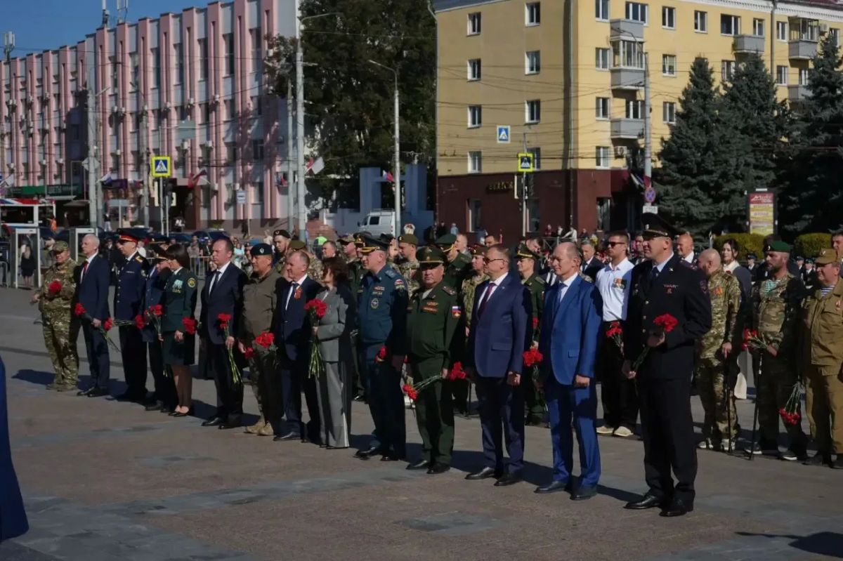 Брянские полицейские почтили память героев-освободителей Брянские полицейские почтили память героев-освободителей