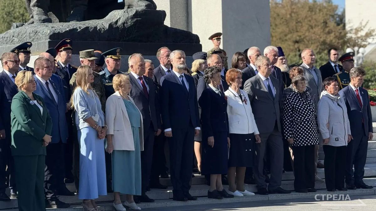 Сегодня на площади Партизан в Советском районе города Брянска прошли торжественные мероприятия, посвященные Дню освобождения региона от немецко-фашистских захватчиков Сегодня на площади Партизан в Советском районе города Брянска прошли торжественные мероприятия, посвященные Дню освобождения региона от немецко-фашистских захватчиков