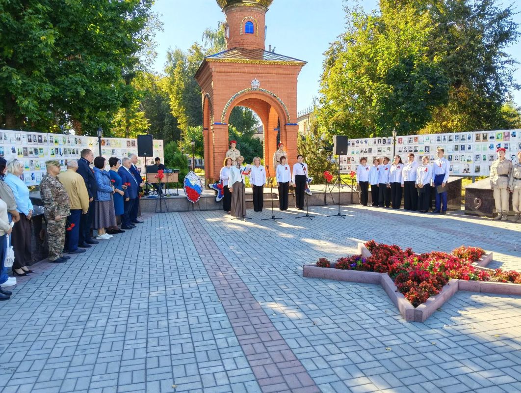 17сентября в Погаре на мемориале возле часовни и «Стены памяти» состоялся митинг, посвященный 83 годовщине освобождения Брянщины 17сентября в Погаре на мемориале возле часовни и «Стены памяти» состоялся митинг, посвященный 83 годовщине освобождения Брянщины