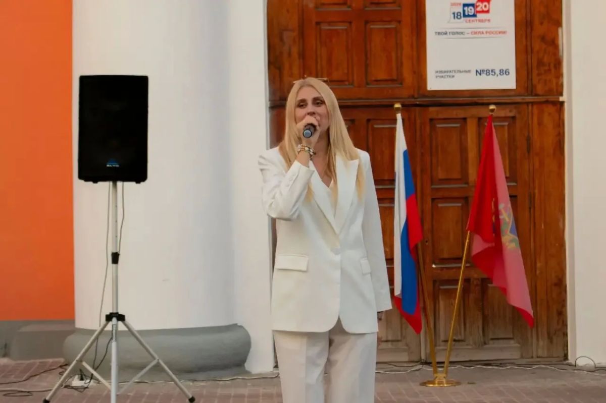 На площади ГДК Володарского района состоялся праздничный концерт, посвященный Дню города На площади ГДК Володарского района состоялся праздничный концерт, посвященный Дню города