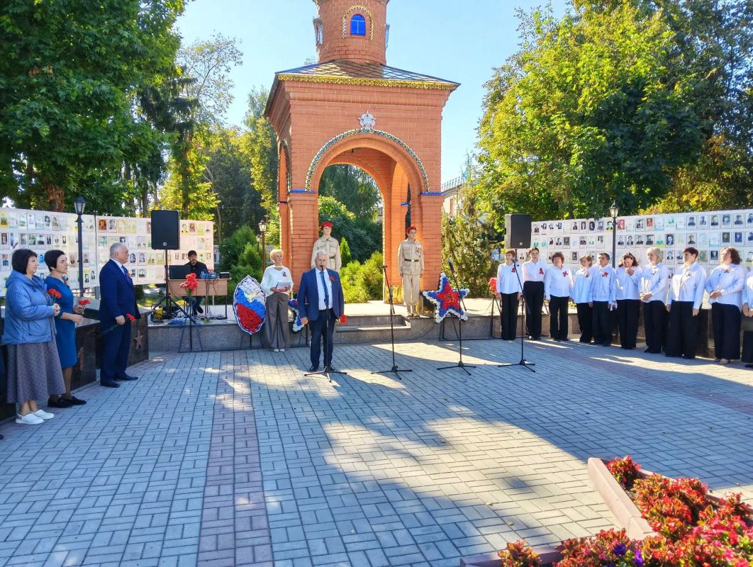 17сентября в Погаре на мемориале возле часовни и «Стены памяти» состоялся митинг, посвященный 83 годовщине освобождения Брянщины 17сентября в Погаре на мемориале возле часовни и «Стены памяти» состоялся митинг, посвященный 83 годовщине освобождения Брянщины