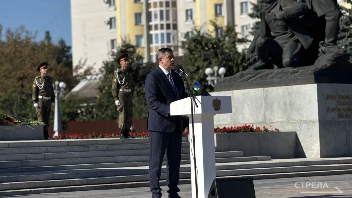 Сегодня на площади Партизан в Советском районе города Брянска прошли торжественные мероприятия, посвященные Дню освобождения региона от немецко-фашистских захватчиков Сегодня на площади Партизан в Советском районе города Брянска прошли торжественные мероприятия, посвященные Дню освобождения региона от немецко-фашистских захватчиков