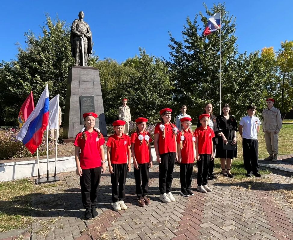 Сегодня у Памятника воинуосвободителю прошёл торжественный митинг, посвящённый Дню освобождения Брянщины от немецкофашистских захватчиков Сегодня у Памятника воинуосвободителю прошёл торжественный митинг, посвящённый Дню освобождения Брянщины от немецкофашистских захватчиков