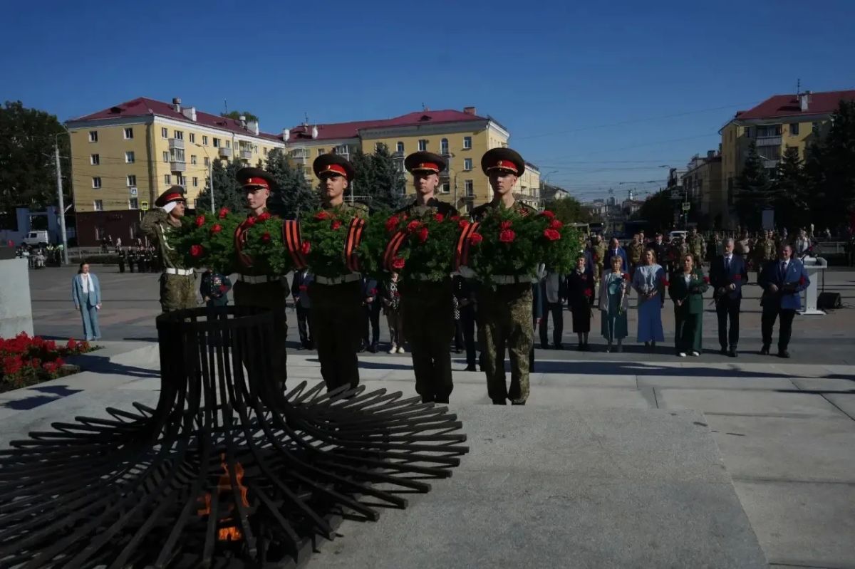 Брянские полицейские почтили память героев-освободителей Брянские полицейские почтили память героев-освободителей