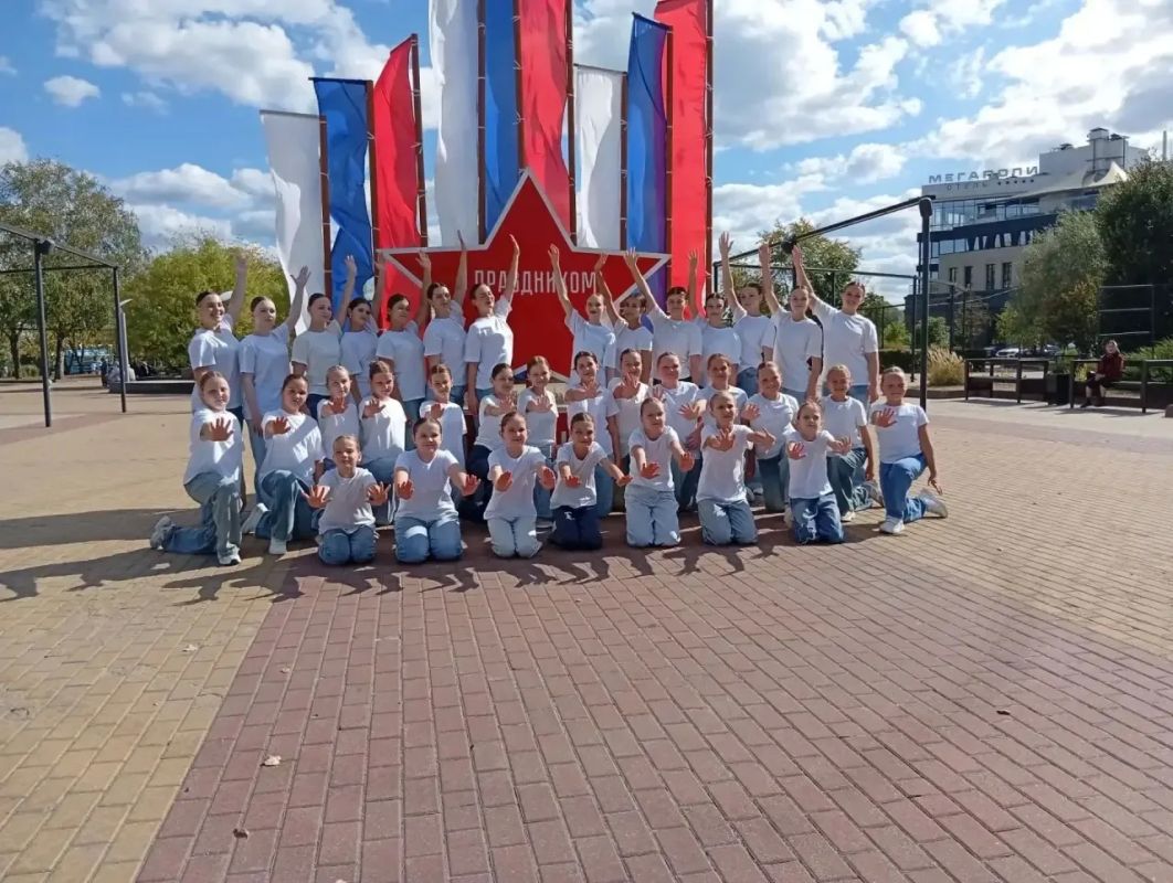 Историческое событие в День города: у центрального входа Брянской филармонии торжественно открыли именную «звезду» Александры Пахмутовой! Сегодня, 17 сентября, в день празднования 83-й годовщины со дня Освобождения Брянской... Историческое событие в День города: у центрального входа Брянской филармонии торжественно открыли именную «звезду» Александры Пахмутовой! Сегодня, 17 сентября, в день празднования 83-й годовщины со дня Освобождения Брянской...