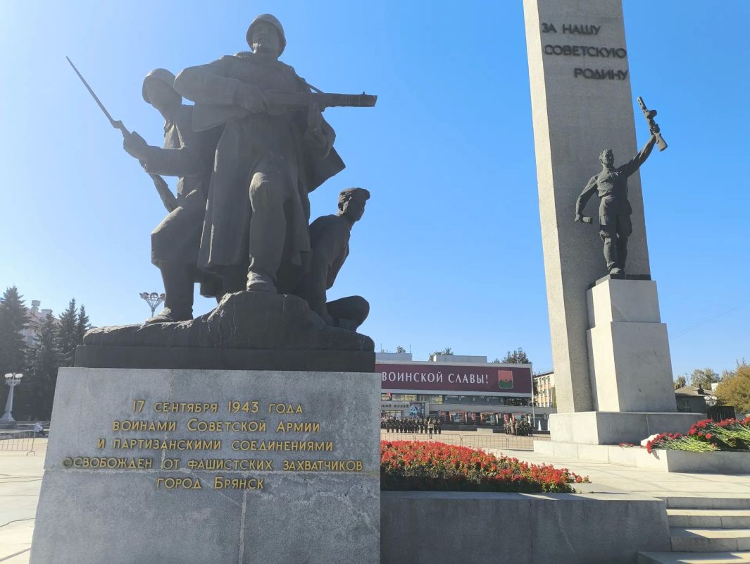Сотрудники Росгранстроя почтили память освободителей Брянщины Сотрудники Росгранстроя почтили память освободителей Брянщины