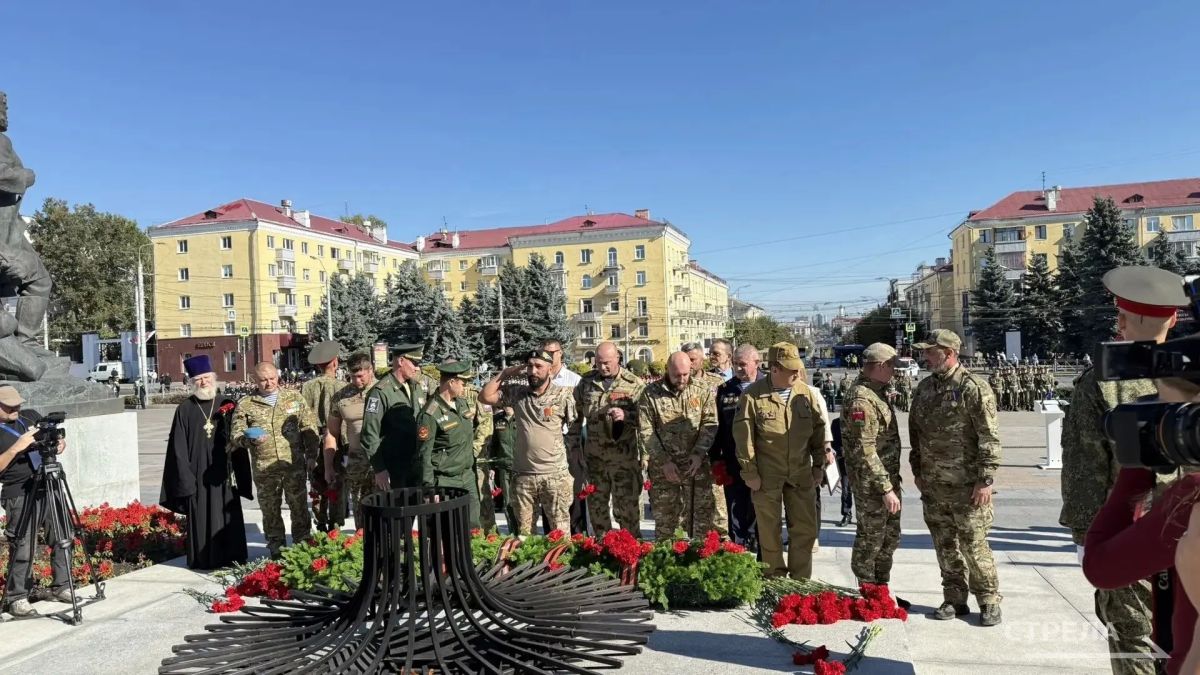 Сегодня на площади Партизан в Советском районе города Брянска прошли торжественные мероприятия, посвященные Дню освобождения региона от немецко-фашистских захватчиков Сегодня на площади Партизан в Советском районе города Брянска прошли торжественные мероприятия, посвященные Дню освобождения региона от немецко-фашистских захватчиков