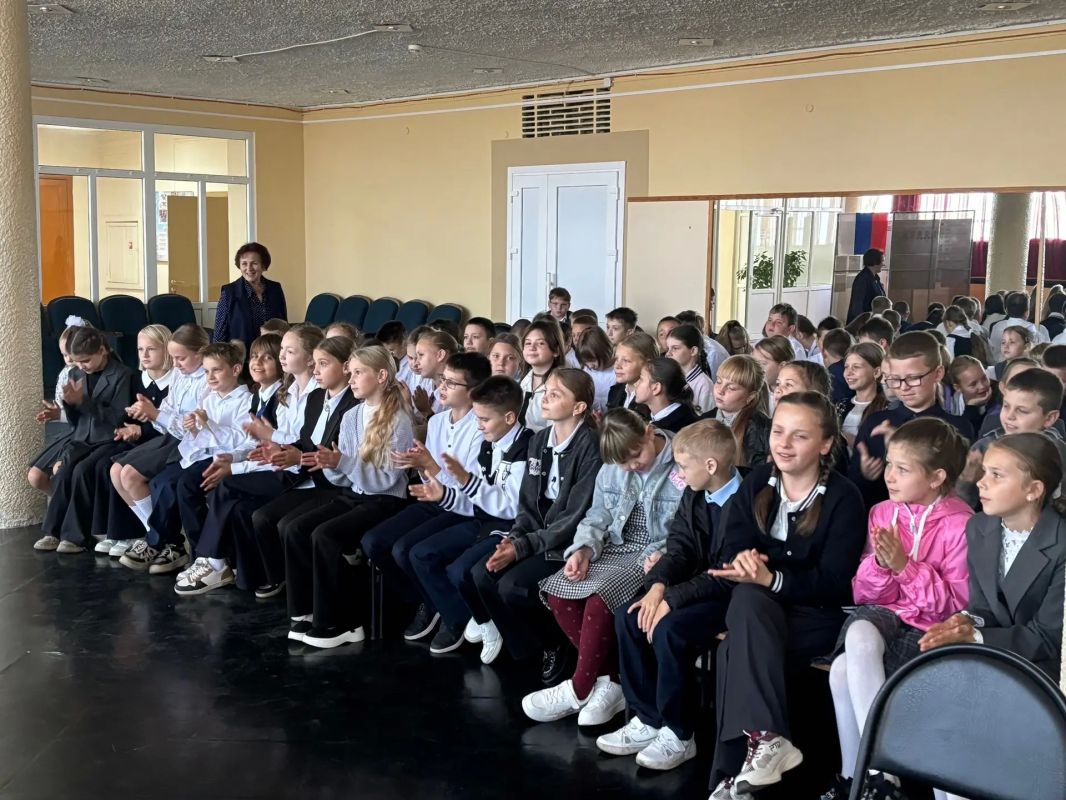 «Наш край любимый». В Городском Дворце культуры им.Д.Н.Медведева прошёл тематический утренник для учащихся 4 классов МБОУ «СОШ №53», посвящённый Дню города «Наш край любимый». В Городском Дворце культуры им.Д.Н.Медведева прошёл тематический утренник для учащихся 4 классов МБОУ «СОШ №53», посвящённый Дню города