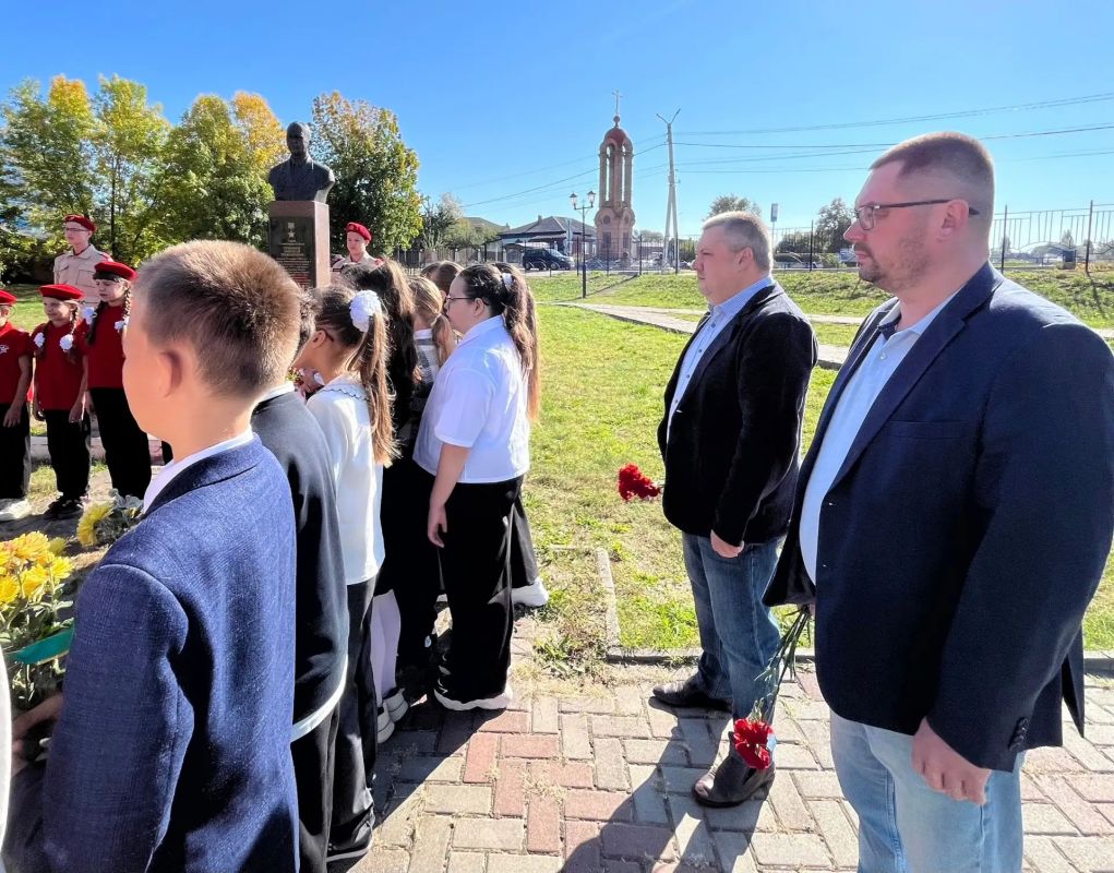 Сегодня у Памятника воинуосвободителю прошёл торжественный митинг, посвящённый Дню освобождения Брянщины от немецкофашистских захватчиков Сегодня у Памятника воинуосвободителю прошёл торжественный митинг, посвящённый Дню освобождения Брянщины от немецкофашистских захватчиков