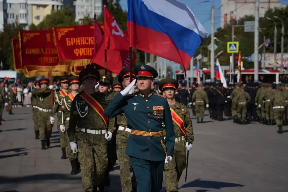 Брянские полицейские почтили память героев-освободителей Брянские полицейские почтили память героев-освободителей