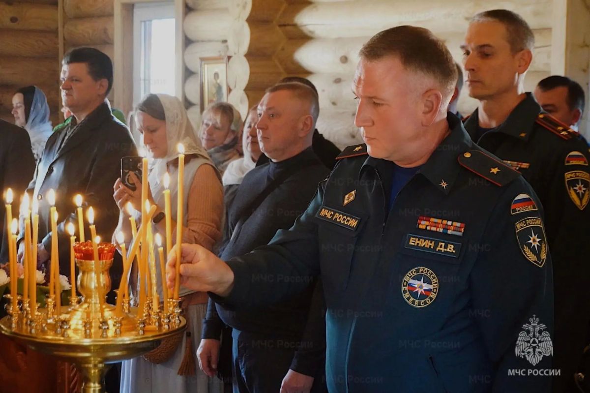 В Брянске отметили 83-ю годовщину освобождения города и вручили первые и очередные специальные звания В Брянске отметили 83-ю годовщину освобождения города и вручили первые и очередные специальные звания
