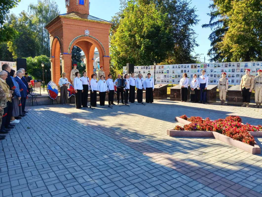 17сентября в Погаре на мемориале возле часовни и «Стены памяти» состоялся митинг, посвященный 83 годовщине освобождения Брянщины 17сентября в Погаре на мемориале возле часовни и «Стены памяти» состоялся митинг, посвященный 83 годовщине освобождения Брянщины