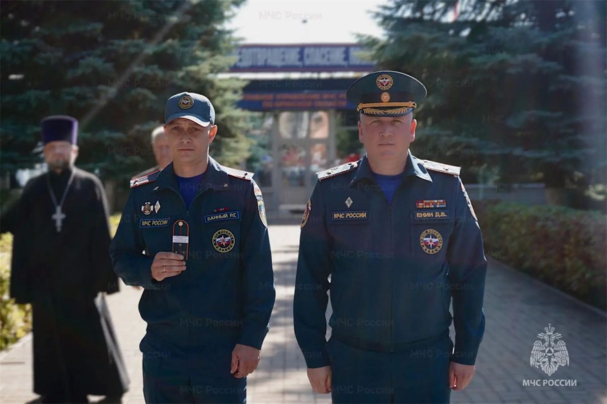 В Брянске отметили 83-ю годовщину освобождения города и вручили первые и очередные специальные звания В Брянске отметили 83-ю годовщину освобождения города и вручили первые и очередные специальные звания
