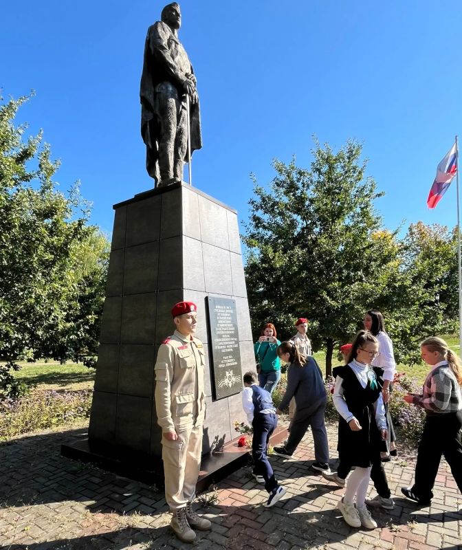 Сегодня у Памятника воинуосвободителю прошёл торжественный митинг, посвящённый Дню освобождения Брянщины от немецкофашистских захватчиков Сегодня у Памятника воинуосвободителю прошёл торжественный митинг, посвящённый Дню освобождения Брянщины от немецкофашистских захватчиков