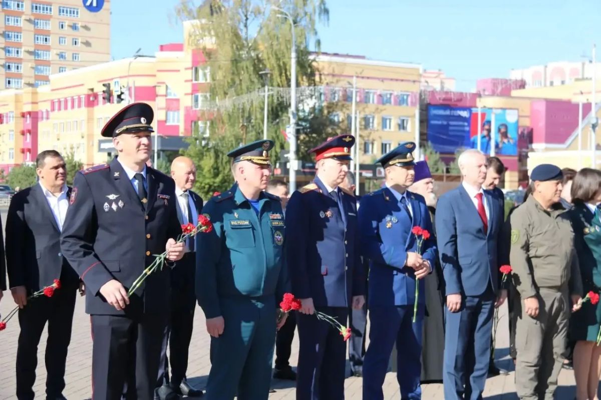 Брянские полицейские почтили память героев-освободителей Брянские полицейские почтили память героев-освободителей