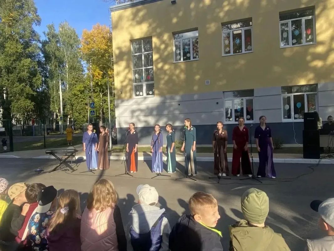 В Детской школе искусств №10» состоялся праздничный концерт, посвящённый празднованию Дня города Брянска и Дня освобождения Брянщины от немецко-фашистских захватчиков! В Детской школе искусств №10» состоялся праздничный концерт, посвящённый празднованию Дня города Брянска и Дня освобождения Брянщины от немецко-фашистских захватчиков!