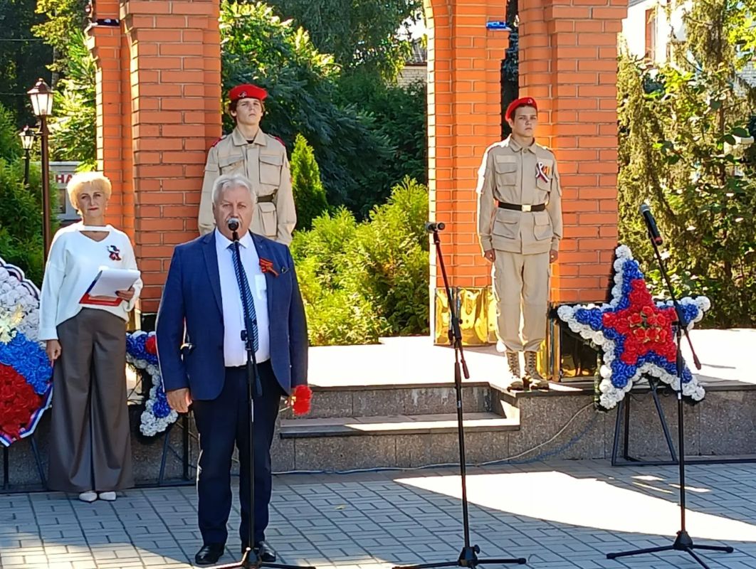 17сентября в Погаре на мемориале возле часовни и «Стены памяти» состоялся митинг, посвященный 83 годовщине освобождения Брянщины 17сентября в Погаре на мемориале возле часовни и «Стены памяти» состоялся митинг, посвященный 83 годовщине освобождения Брянщины