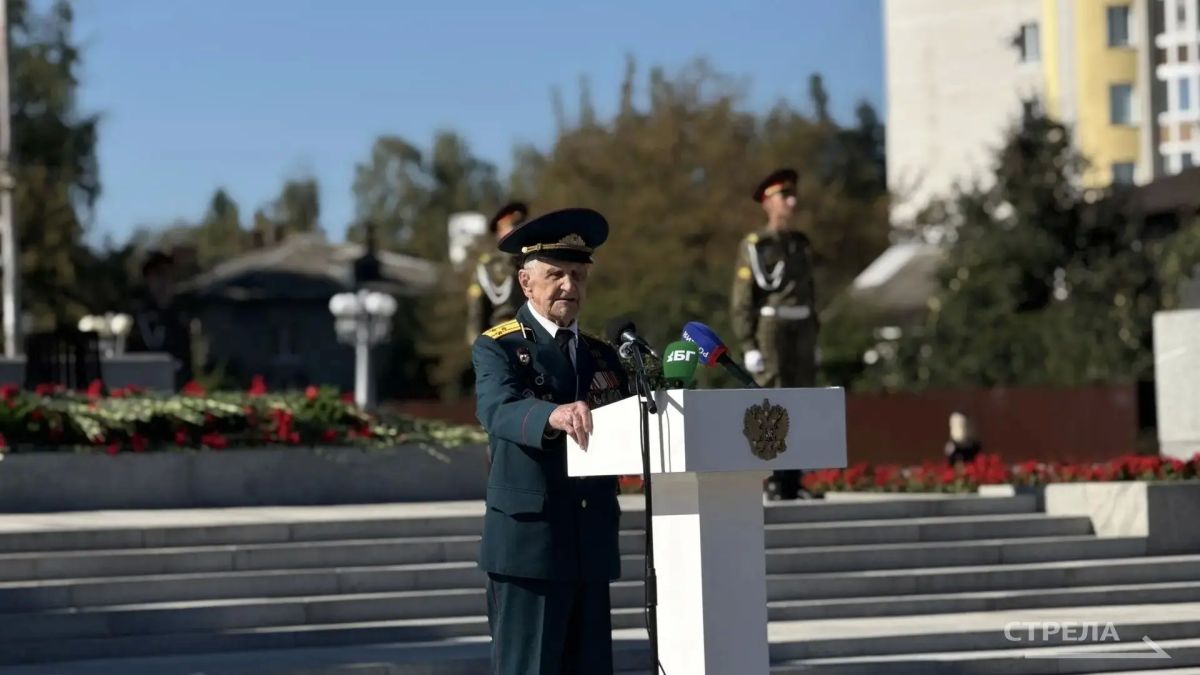 Сегодня на площади Партизан в Советском районе города Брянска прошли торжественные мероприятия, посвященные Дню освобождения региона от немецко-фашистских захватчиков Сегодня на площади Партизан в Советском районе города Брянска прошли торжественные мероприятия, посвященные Дню освобождения региона от немецко-фашистских захватчиков