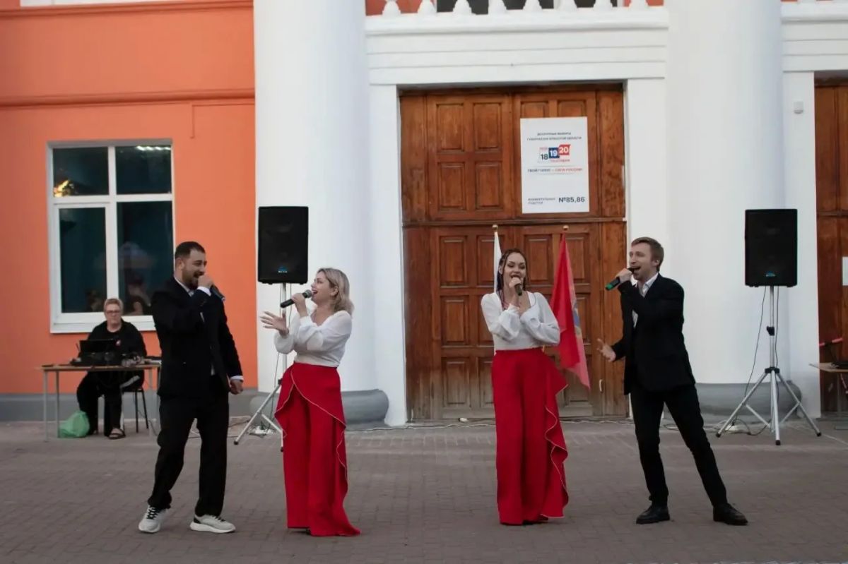 На площади ГДК Володарского района состоялся праздничный концерт, посвященный Дню города На площади ГДК Володарского района состоялся праздничный концерт, посвященный Дню города