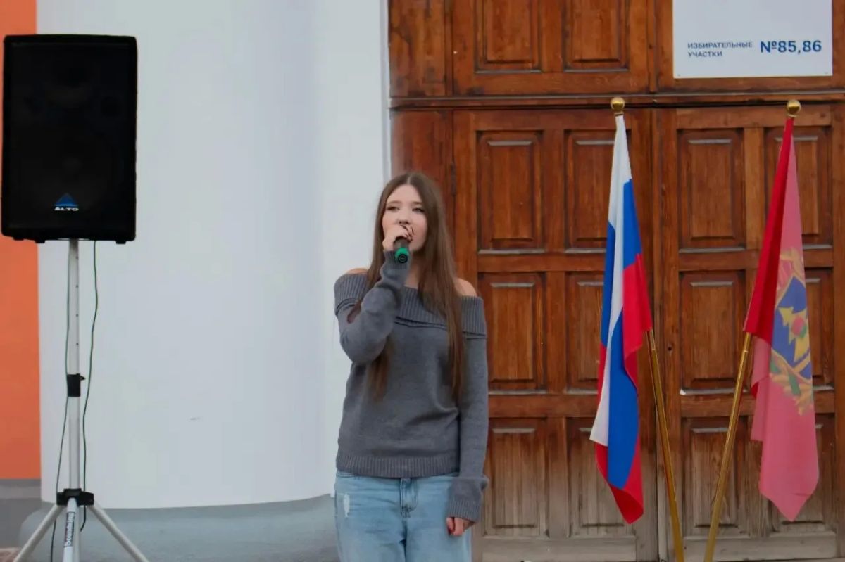 На площади ГДК Володарского района состоялся праздничный концерт, посвященный Дню города На площади ГДК Володарского района состоялся праздничный концерт, посвященный Дню города
