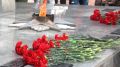В Брянске возложили цветы к стеле Воинской славы в годовщину освобождения