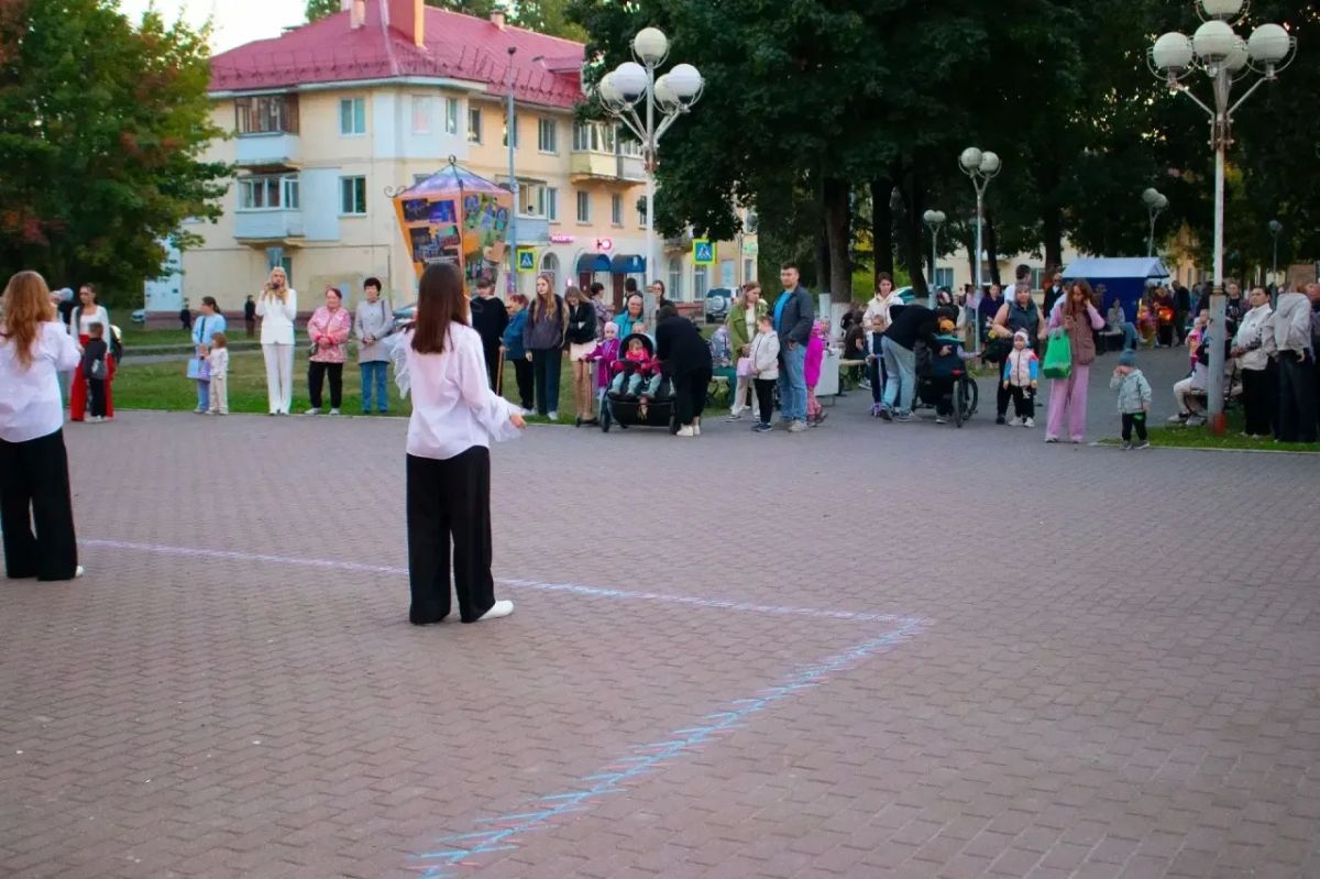 На площади ГДК Володарского района состоялся праздничный концерт, посвященный Дню города На площади ГДК Володарского района состоялся праздничный концерт, посвященный Дню города