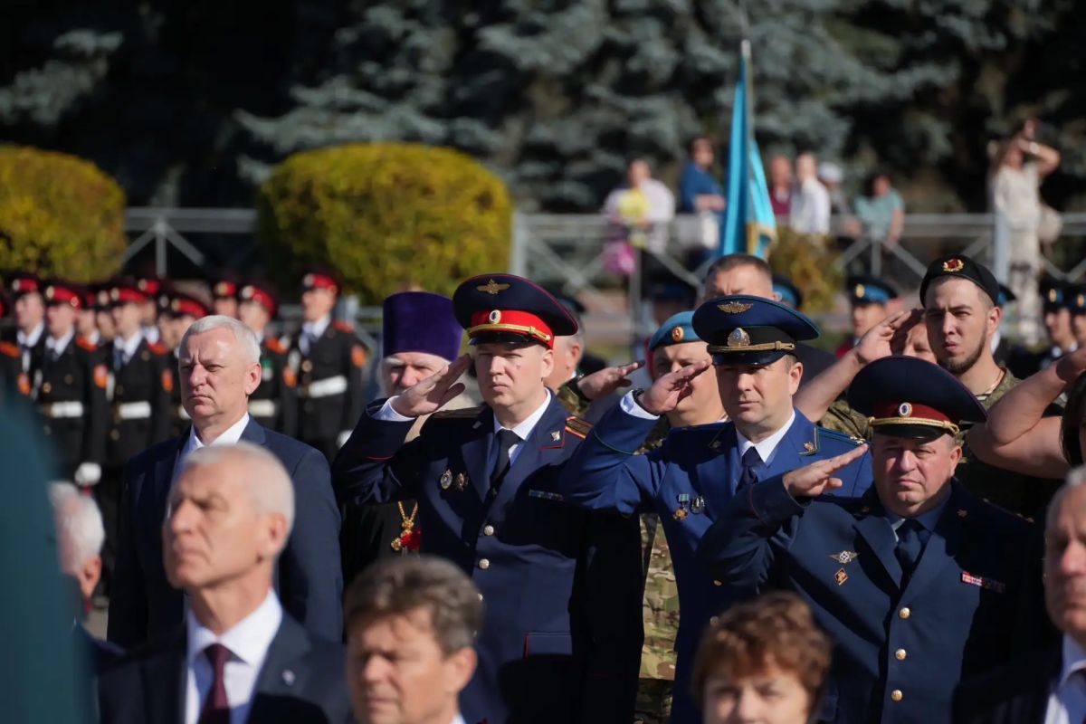Руководитель следственного управления принял участие в памятных мероприятиях, посвященных 83-летию со дня освобождения Брянщины от немецко-фашистских захватчиков Руководитель следственного управления принял участие в памятных мероприятиях, посвященных 83-летию со дня освобождения Брянщины от немецко-фашистских захватчиков