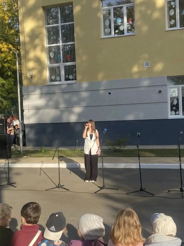 В Детской школе искусств №10» состоялся праздничный концерт, посвящённый празднованию Дня города Брянска и Дня освобождения Брянщины от немецко-фашистских захватчиков! В Детской школе искусств №10» состоялся праздничный концерт, посвящённый празднованию Дня города Брянска и Дня освобождения Брянщины от немецко-фашистских захватчиков!