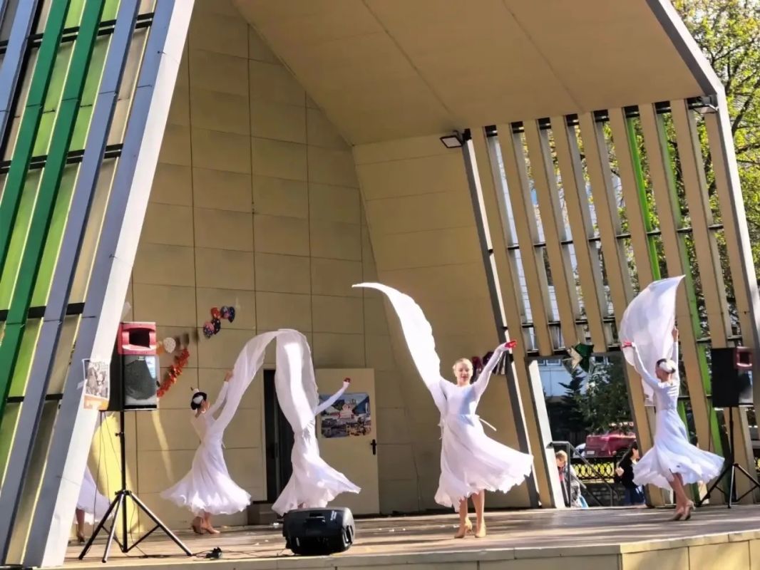 ДЕНЬ ГОРОДА: ФОТОРЕПОРТАЖ ПРАЗДНИКА В ПАРКАХ ДЕНЬ ГОРОДА: ФОТОРЕПОРТАЖ ПРАЗДНИКА В ПАРКАХ