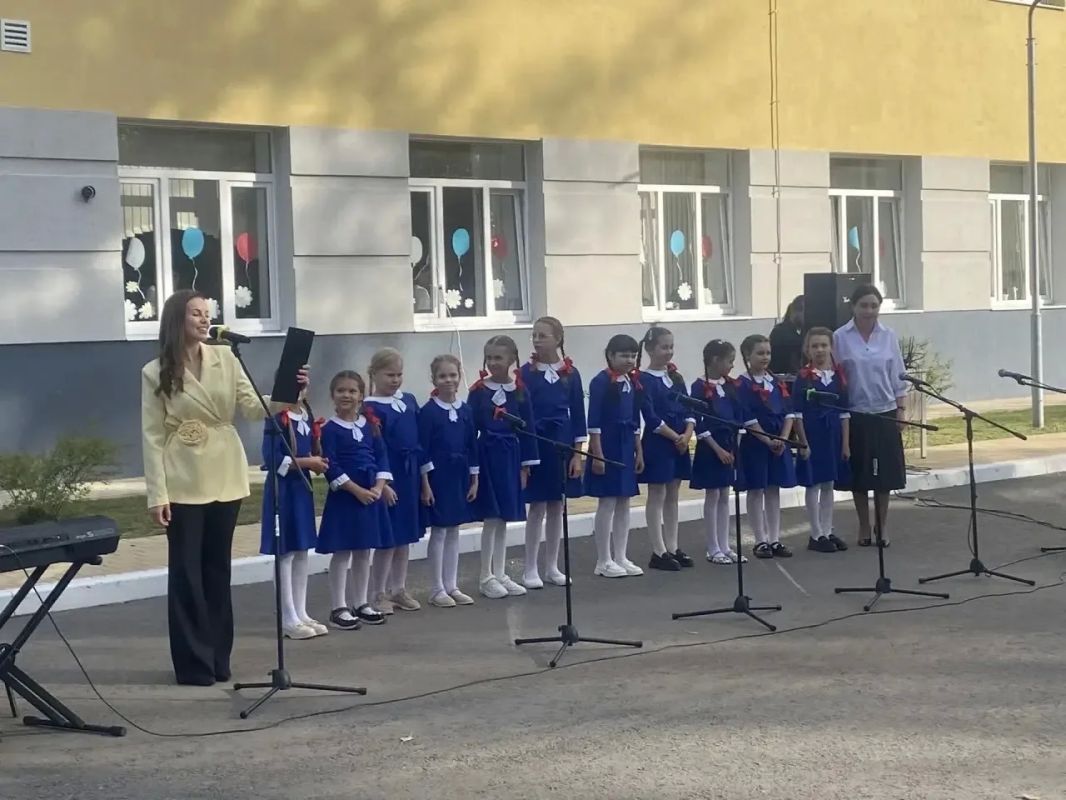 В Детской школе искусств №10» состоялся праздничный концерт, посвящённый празднованию Дня города Брянска и Дня освобождения Брянщины от немецко-фашистских захватчиков! В Детской школе искусств №10» состоялся праздничный концерт, посвящённый празднованию Дня города Брянска и Дня освобождения Брянщины от немецко-фашистских захватчиков!