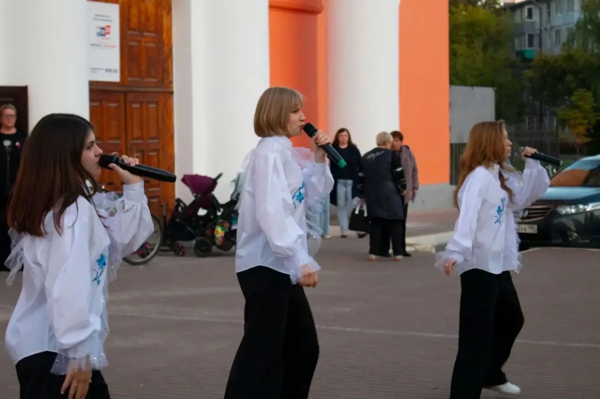 На площади ГДК Володарского района состоялся праздничный концерт, посвященный Дню города На площади ГДК Володарского района состоялся праздничный концерт, посвященный Дню города