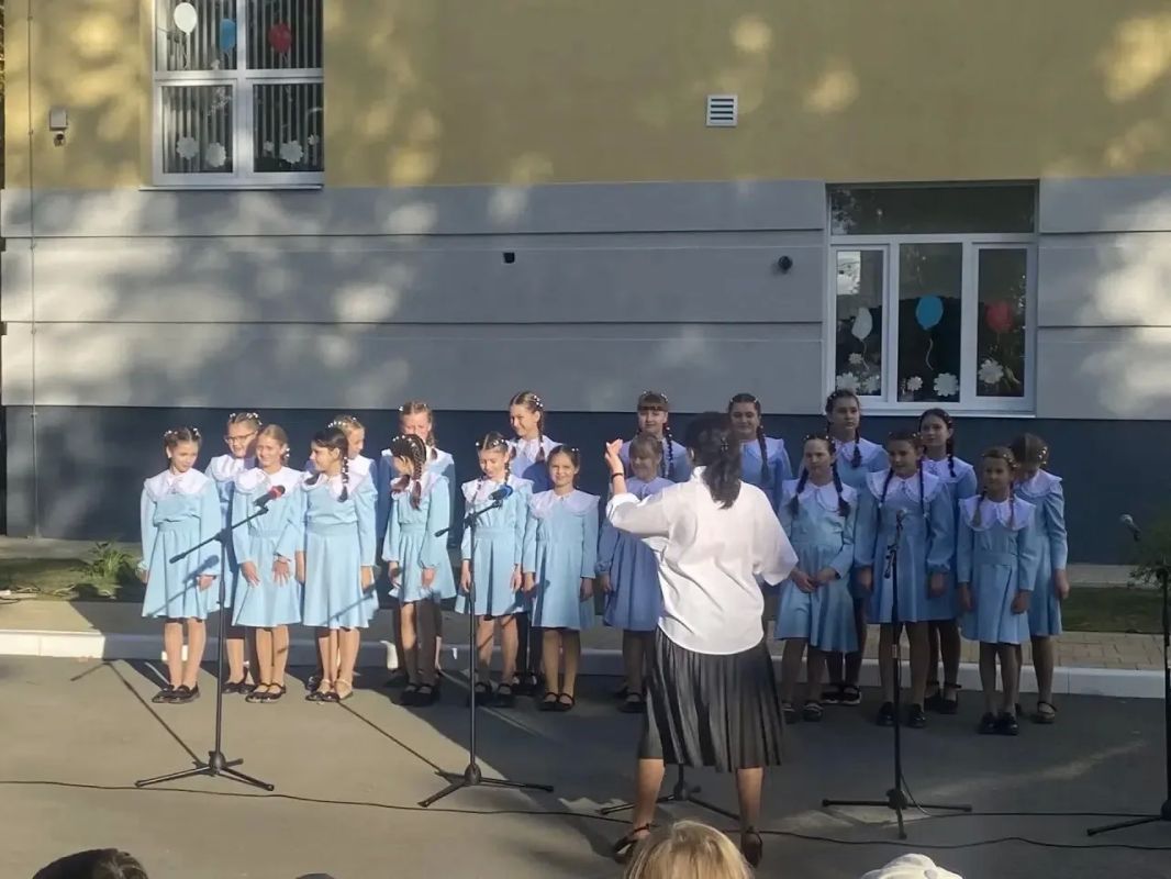 В Детской школе искусств №10» состоялся праздничный концерт, посвящённый празднованию Дня города Брянска и Дня освобождения Брянщины от немецко-фашистских захватчиков! В Детской школе искусств №10» состоялся праздничный концерт, посвящённый празднованию Дня города Брянска и Дня освобождения Брянщины от немецко-фашистских захватчиков!