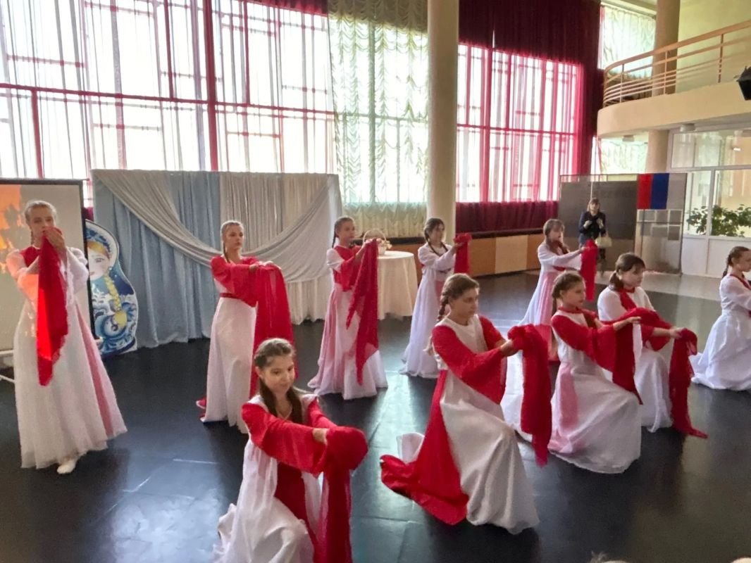 «Наш край любимый». В Городском Дворце культуры им.Д.Н.Медведева прошёл тематический утренник для учащихся 4 классов МБОУ «СОШ №53», посвящённый Дню города «Наш край любимый». В Городском Дворце культуры им.Д.Н.Медведева прошёл тематический утренник для учащихся 4 классов МБОУ «СОШ №53», посвящённый Дню города
