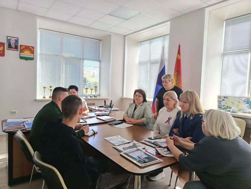 В рамках празднования освобождения Брянского края от немецко-фашистских захватчиков в администрации Клинцовского района проведена встреча с ветеранами специальной военной операции с участием главы администрации Клинцовского... В рамках празднования освобождения Брянского края от немецко-фашистских захватчиков в администрации Клинцовского района проведена встреча с ветеранами специальной военной операции с участием главы администрации Клинцовского...