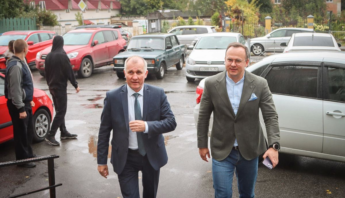 Александр Макаров проголосовал на своём участке Александр Макаров проголосовал на своём участке