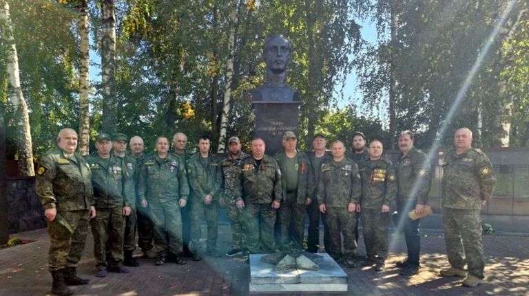 В Навле перезахоронили останки советских солдат В Навле перезахоронили останки советских солдат