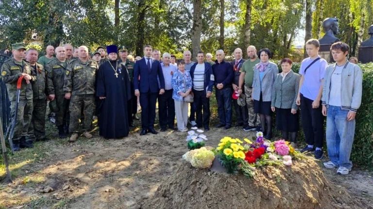 В Навле перезахоронили останки советских солдат В Навле перезахоронили останки советских солдат