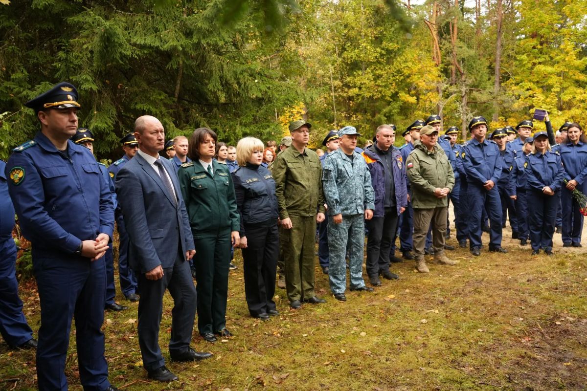 Руководитель следственного управления принял участие в торжественном открытии восстановленной землянки партизанского отряда «Красный кооператор» им. В. И. Чапаева Руководитель следственного управления принял участие в торжественном открытии восстановленной землянки партизанского отряда «Красный кооператор» им. В. И. Чапаева