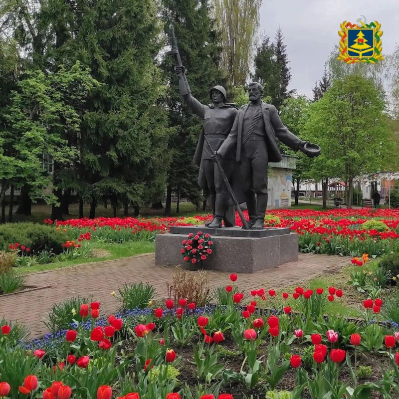 18 сентября 1943 года войска 348-й стрелковой дивизии под командованием Ивана Григорьевского совместно с партизанами освободили Трубчевский район от фашистских захватчиков 18 сентября 1943 года войска 348-й стрелковой дивизии под командованием Ивана Григорьевского совместно с партизанами освободили Трубчевский район от фашистских захватчиков