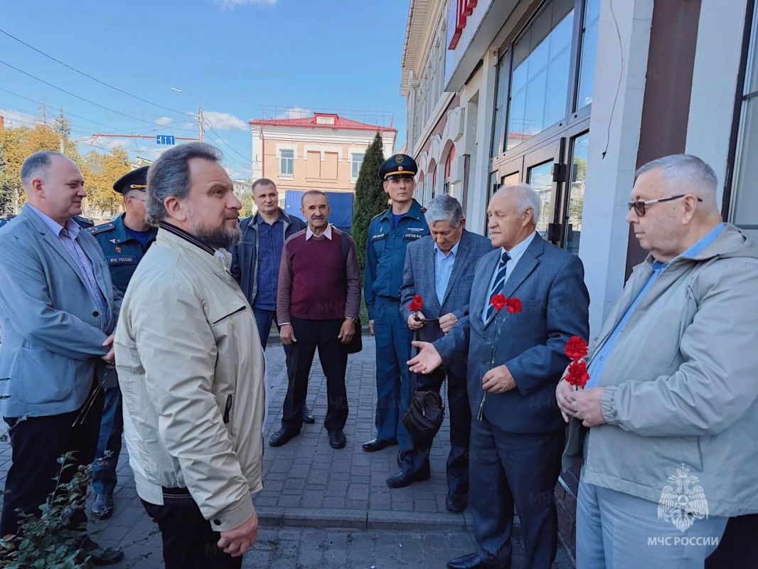 Подвиг, который остаётся с нами: в Брянске почтили память пожарных-партизан Подвиг, который остаётся с нами: в Брянске почтили память пожарных-партизан
