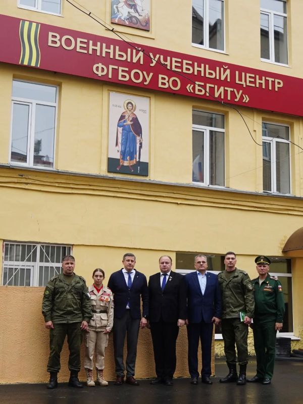 Егор Ковальчук: Тактическая, огневая, военно-медицинская подготовка, современное вооружение и многое другое — знания и навыки в этих областях получают курсанты единственного в регионе военного учебного центра на базе... Егор Ковальчук: Тактическая, огневая, военно-медицинская подготовка, современное вооружение и многое другое — знания и навыки в этих областях получают курсанты единственного в регионе военного учебного центра на базе...