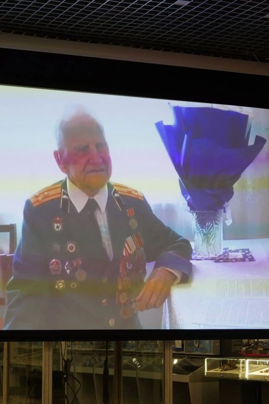 Егор Ковальчук: Живая легенда, фронтовик, почетный гражданин города Брянска полковник Борис Васильевич Шапошников передал потомкам свое послание, которое услышат в 2045 году Егор Ковальчук: Живая легенда, фронтовик, почетный гражданин города Брянска полковник Борис Васильевич Шапошников передал потомкам свое послание, которое услышат в 2045 году