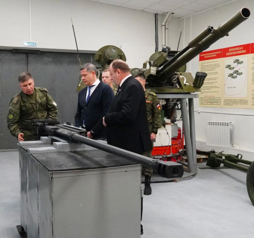 Егор Ковальчук: Тактическая, огневая, военно-медицинская подготовка, современное вооружение и многое другое — знания и навыки в этих областях получают курсанты единственного в регионе военного учебного центра на базе... Егор Ковальчук: Тактическая, огневая, военно-медицинская подготовка, современное вооружение и многое другое — знания и навыки в этих областях получают курсанты единственного в регионе военного учебного центра на базе...