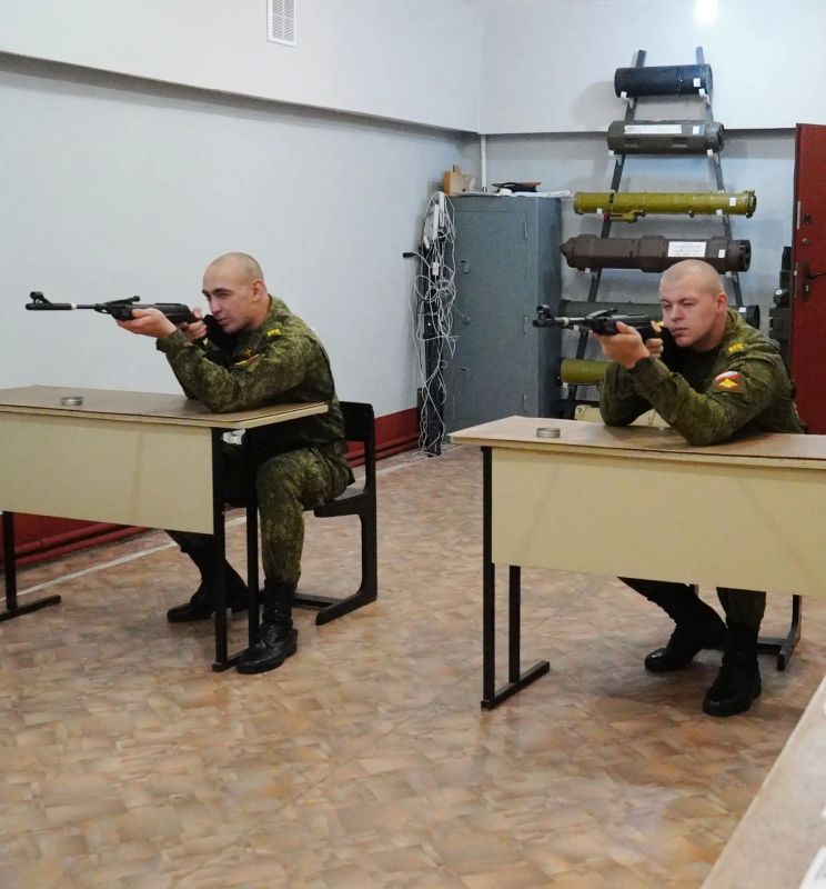 Егор Ковальчук: Тактическая, огневая, военно-медицинская подготовка, современное вооружение и многое другое — знания и навыки в этих областях получают курсанты единственного в регионе военного учебного центра на базе... Егор Ковальчук: Тактическая, огневая, военно-медицинская подготовка, современное вооружение и многое другое — знания и навыки в этих областях получают курсанты единственного в регионе военного учебного центра на базе...