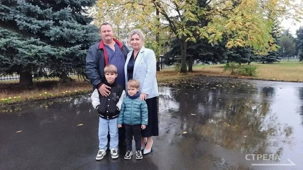 Детский омбудсмен Брянской области Инна Мухина пришла на избирательный участок вместе с супругом, дочерью и внуками Детский омбудсмен Брянской области Инна Мухина пришла на избирательный участок вместе с супругом, дочерью и внуками