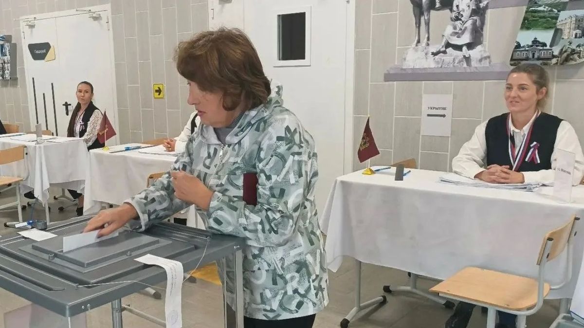 Жители Брянска приходят на избирательные участки семьями Жители Брянска приходят на избирательные участки семьями