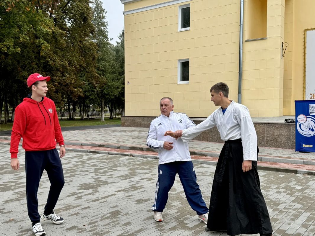 Сегодня, 20 сентября, в Фокинском районе г. Брянска департамент физической культуры и спорта Брянской области совместно с Брянской федерацией айкидо (региональное отделение ОФСОО "Национальный совет айкидо России") провели... Сегодня, 20 сентября, в Фокинском районе г. Брянска департамент физической культуры и спорта Брянской области совместно с Брянской федерацией айкидо (региональное отделение ОФСОО "Национальный совет айкидо России") провели...